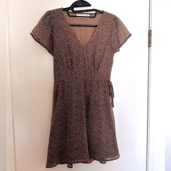 Abercrombie & Fitch Dresses & Skirts - Abercrombie & Fitch Cheetah Print Wrap Dress XS Mini Flutter Sleeve vintage